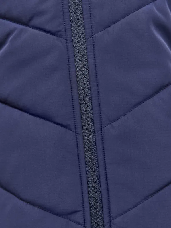 1911001-396000_ADV  Explore Hybrid Jacket W_Closeup5.jpg